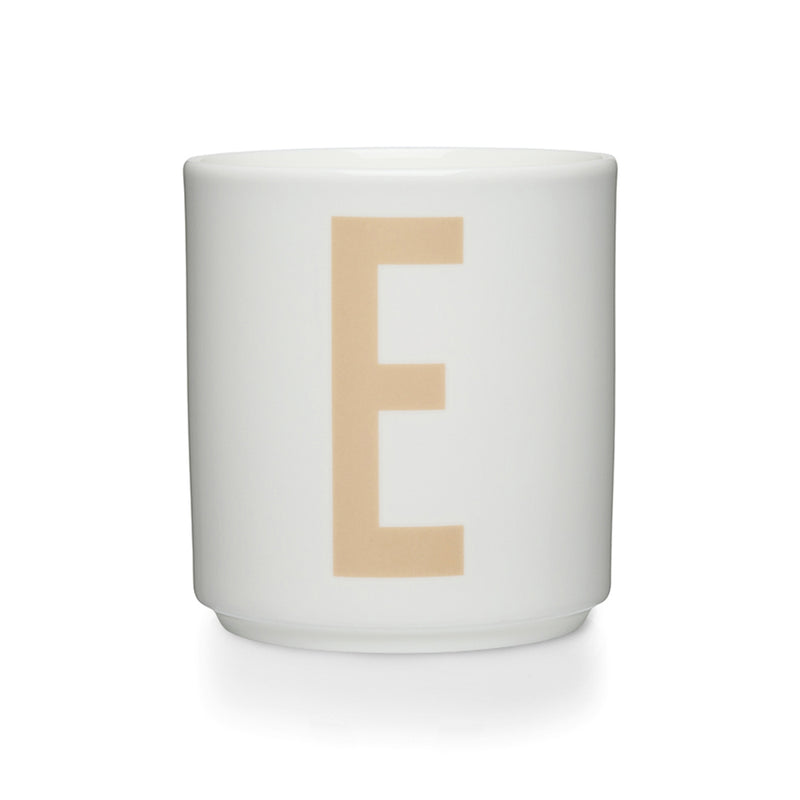 Design Letters - AJ Porzellan Becher A-Z | E / beige/weiß