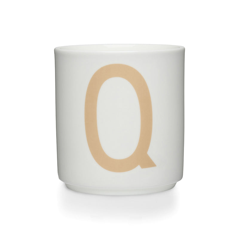 Design Letters - AJ Porzellan Becher A-Z | Q / beige/weiß