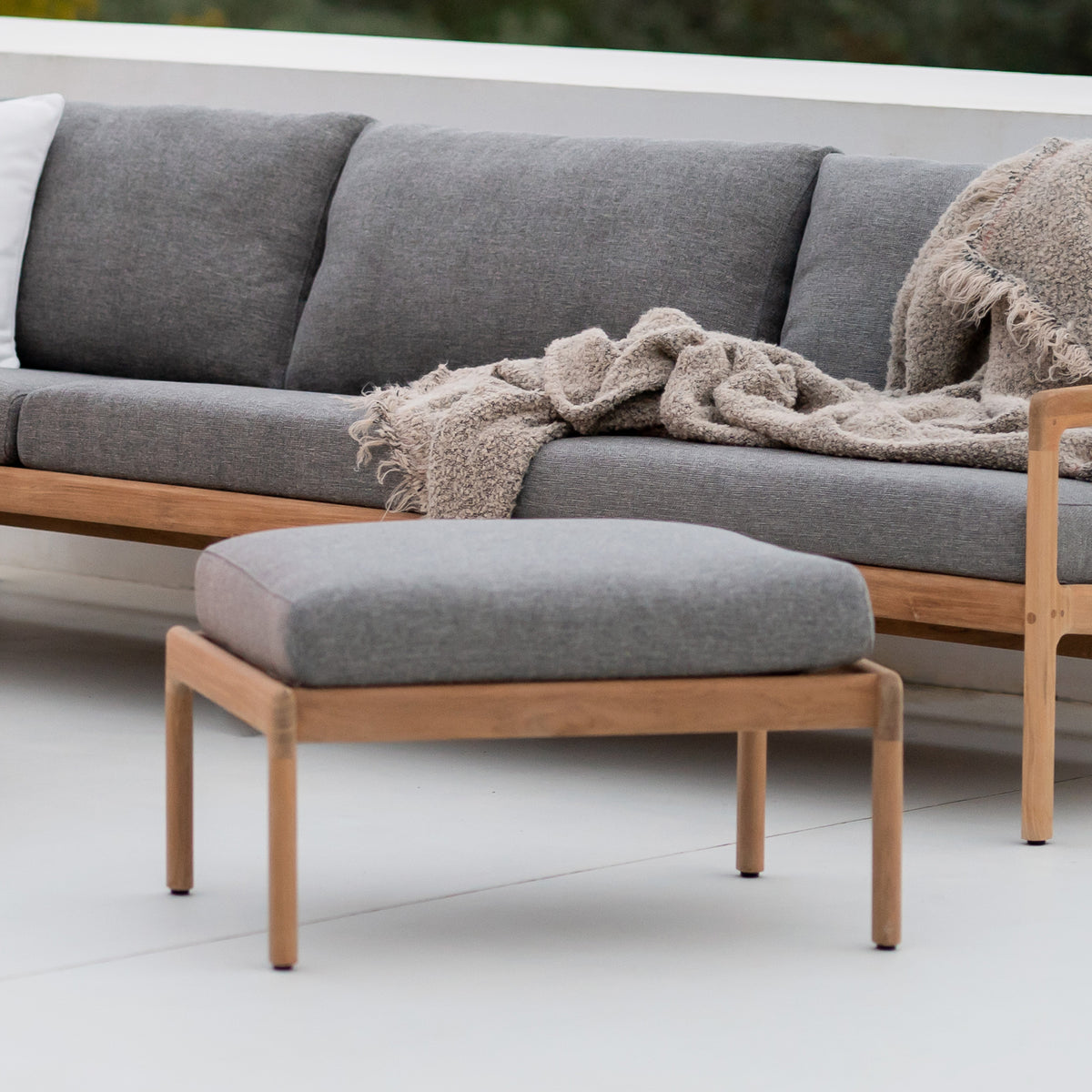 Ethnicraft - Jack Outdoor Fußhocker | teak /mokka