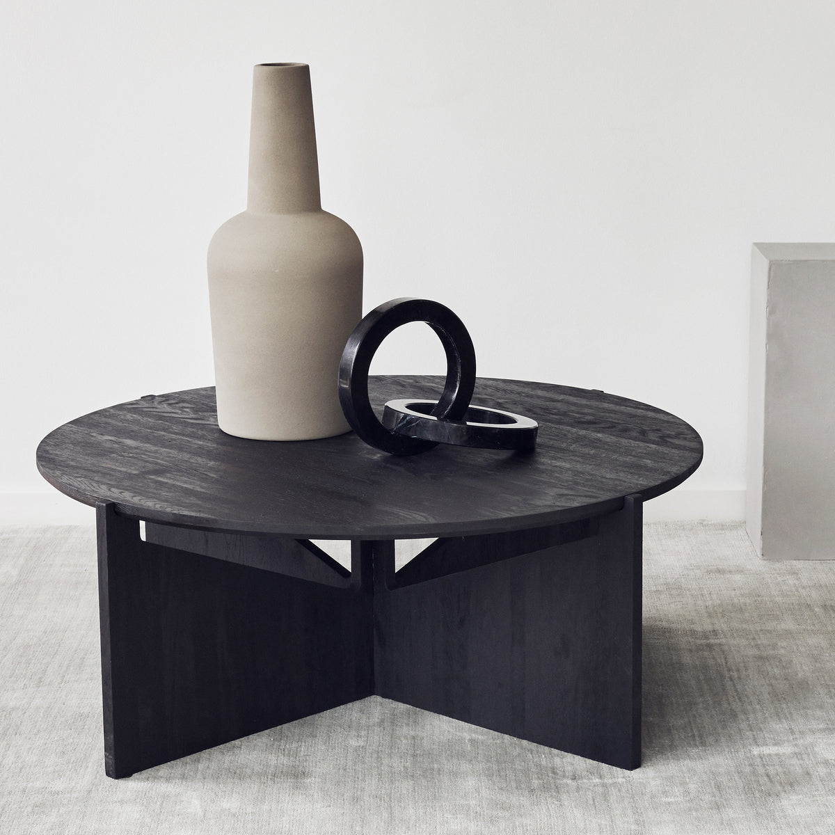 Kristina Dam Studio - Couchtisch | Ø 78 cm / schwarz